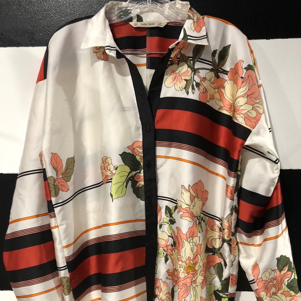 Beautiful brand new Zara button up SOLDDD!!!!!